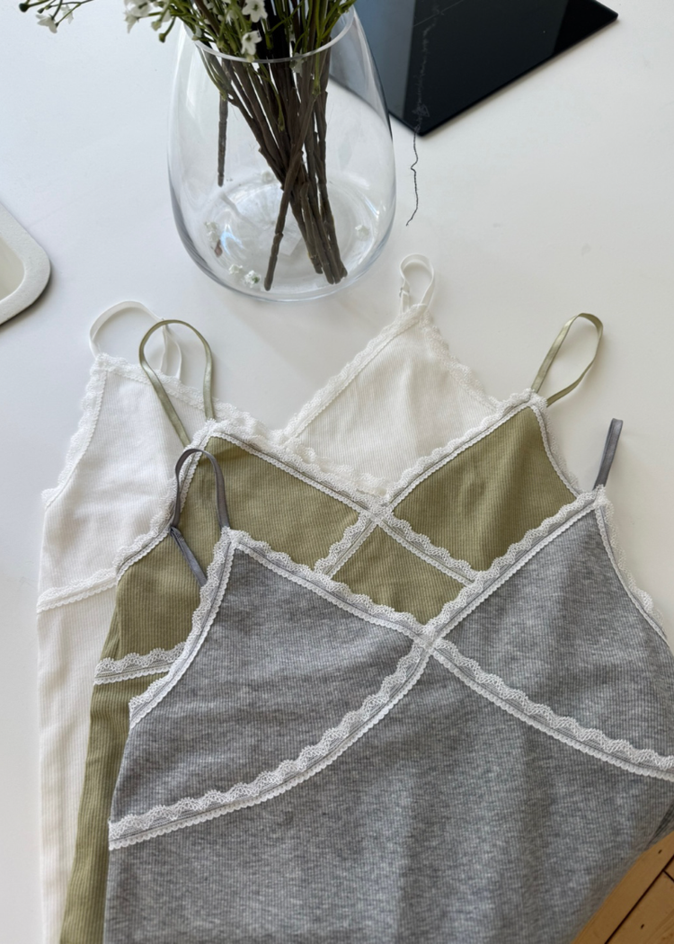 蕾絲邊可調節細節背心