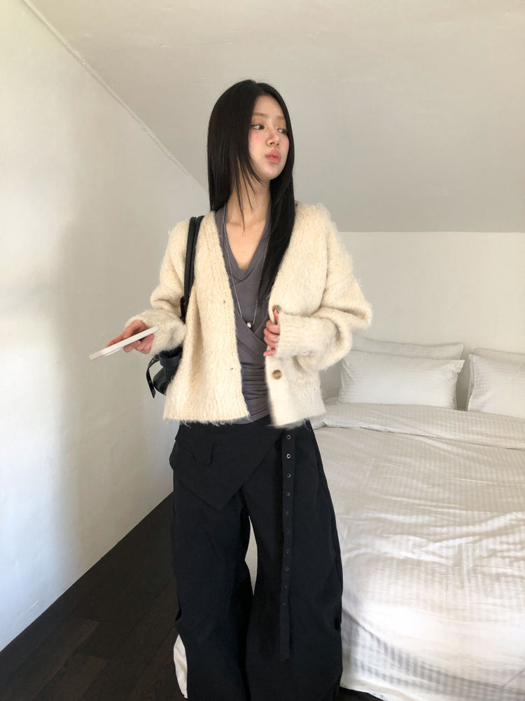 美色掛脖綁帶細節上衣