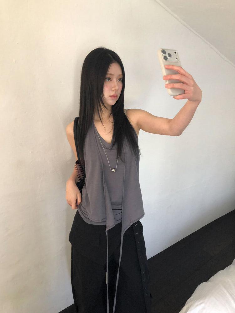 美色掛脖綁帶細節上衣