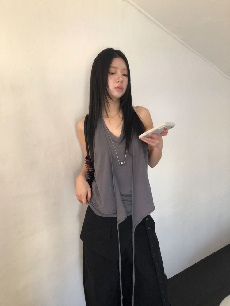 美色掛脖綁帶細節上衣