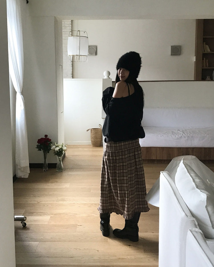 美肩不修邊鉚釘細節上衣