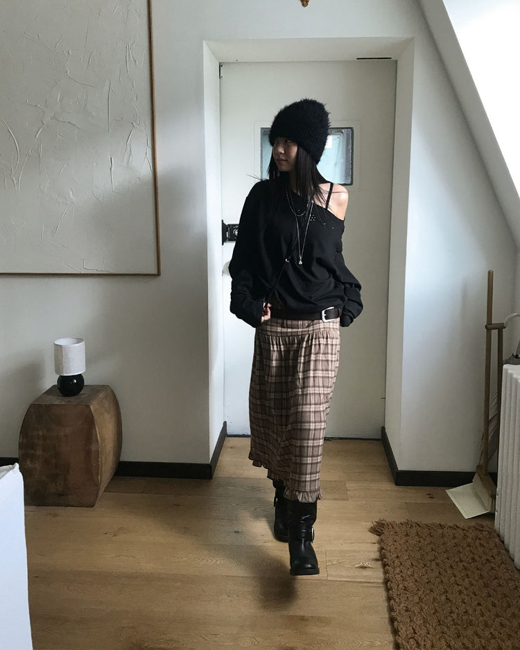 美肩不修邊鉚釘細節上衣