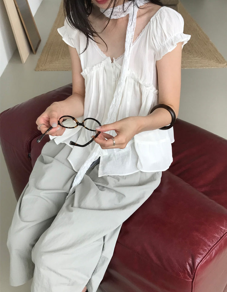 浪漫V領蕾絲胸壓線細節上衣