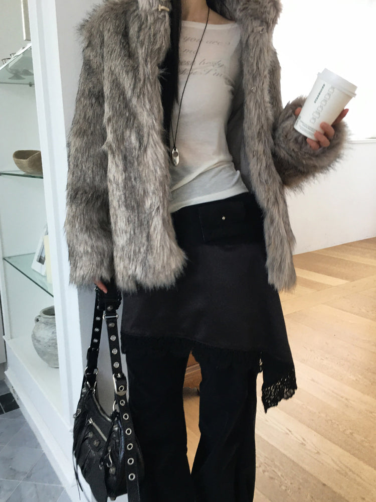 微透美鎖骨字母印花上衣